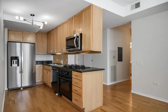 $3,150 | 9655 Woods Drive, Unit 1809, Skokie, IL 60077