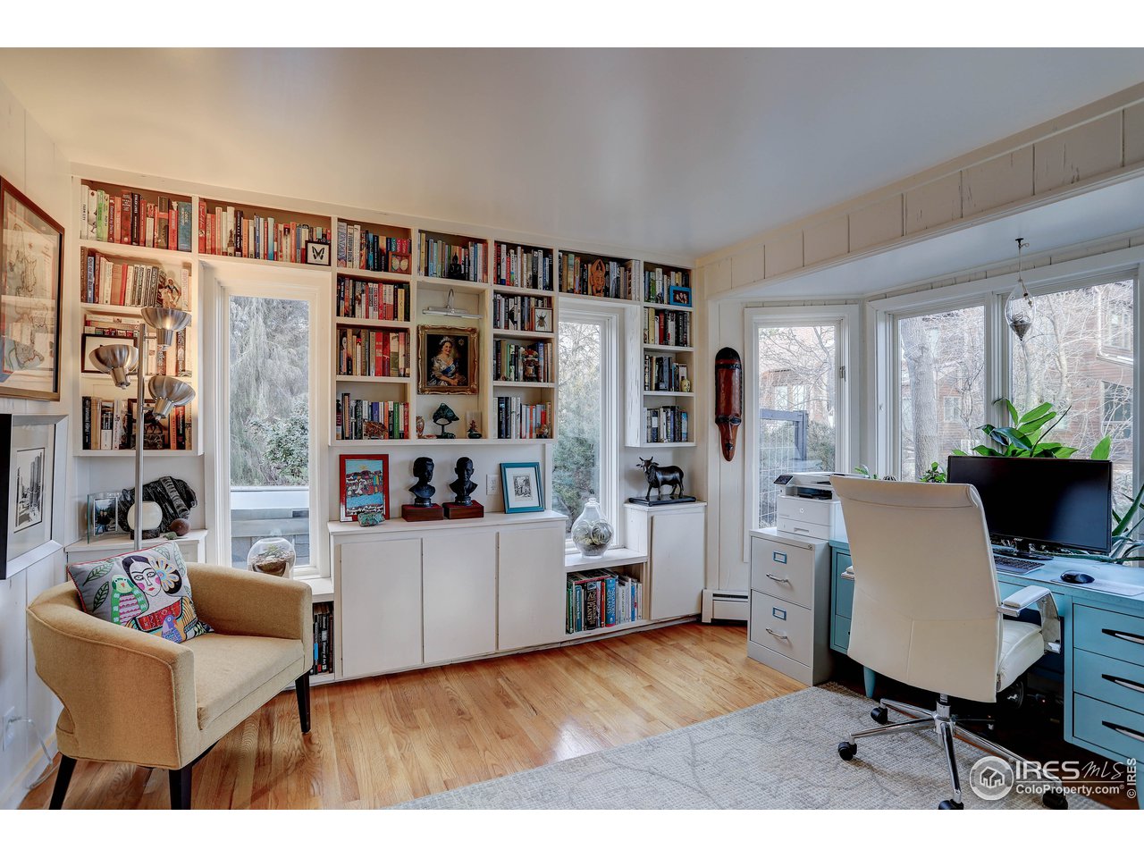603 Kalmia Avenue Boulder, CO 80304 - Photo 27 of 39 a living room with furniture and a book shelf