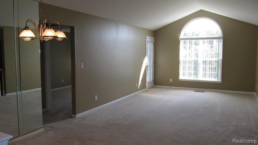 3693 Oakmonte Boulevard Rochester, MI 48306 - Photo 7 of 16 Great Room