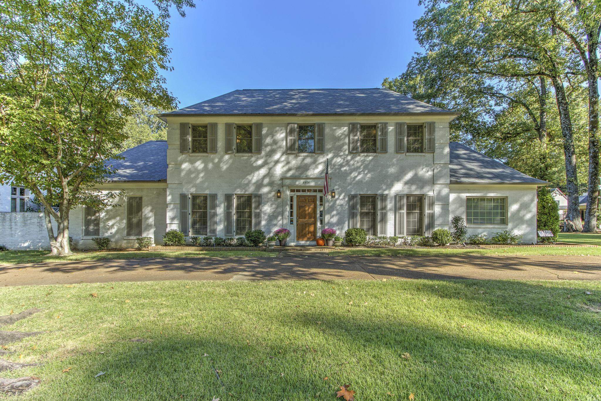 4414 Walnut Grove Road Memphis, TN 38117 - Photo 1 of 40 a front view of a residential apartment building with a yard