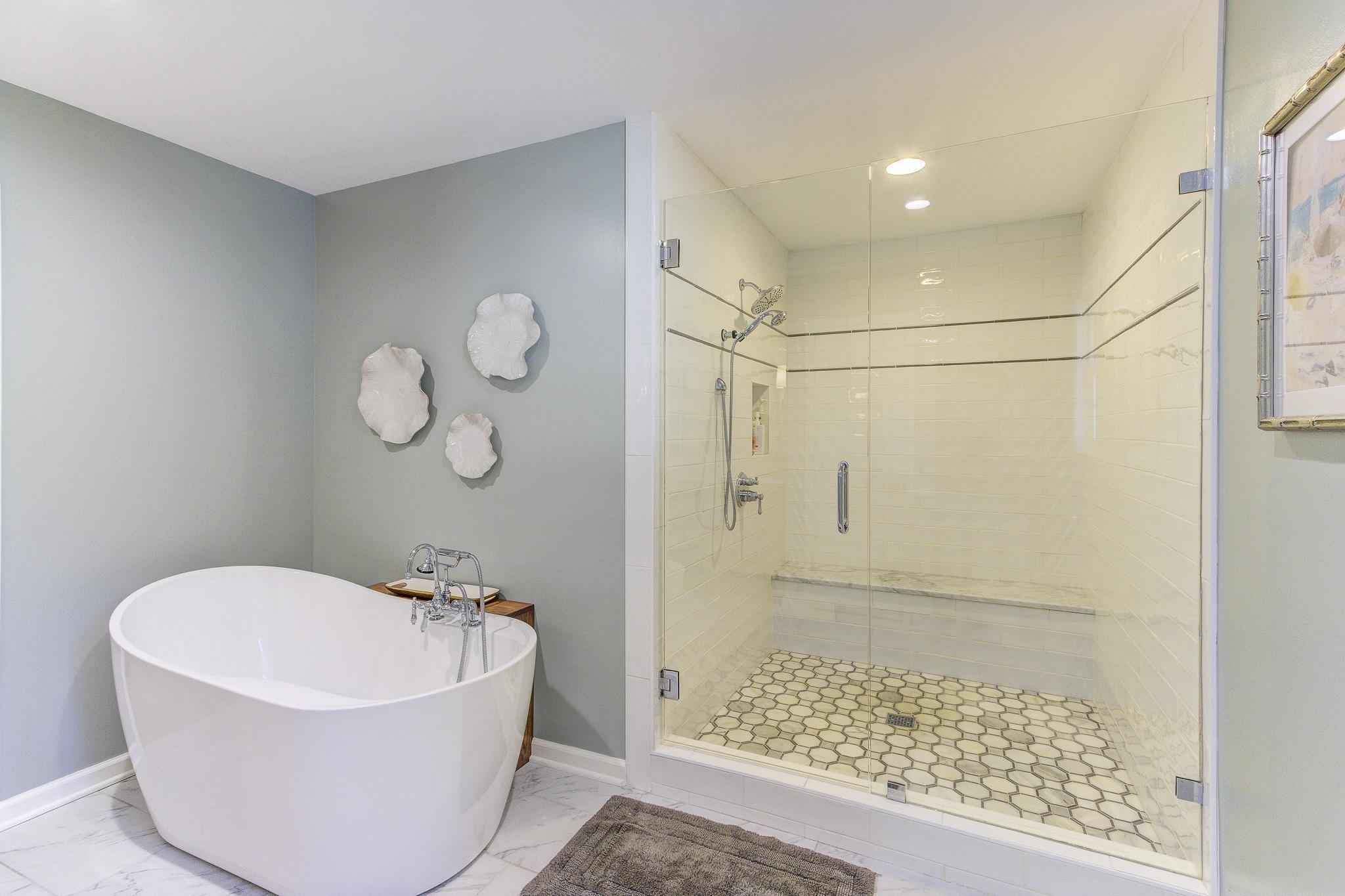 4414 Walnut Grove Road Memphis, TN 38117 - Photo 36 of 40 a bathroom with a bathtub and shower