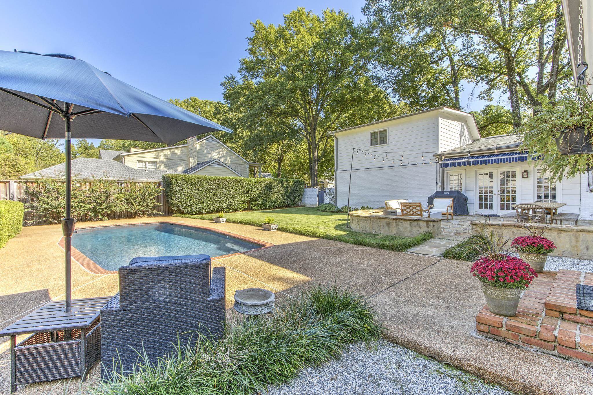 4414 Walnut Grove Road Memphis, TN 38117 - Photo 38 of 40 a view of a swimming pool with a patio