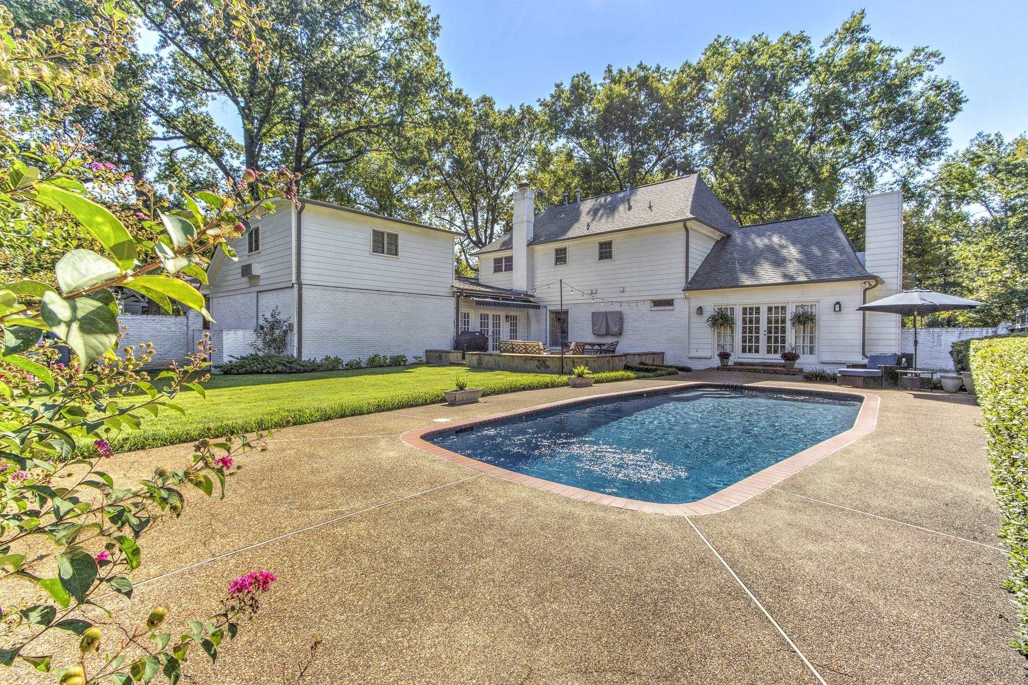 4414 Walnut Grove Road Memphis, TN 38117 - Photo 39 of 40 a view of outdoor space yard and house