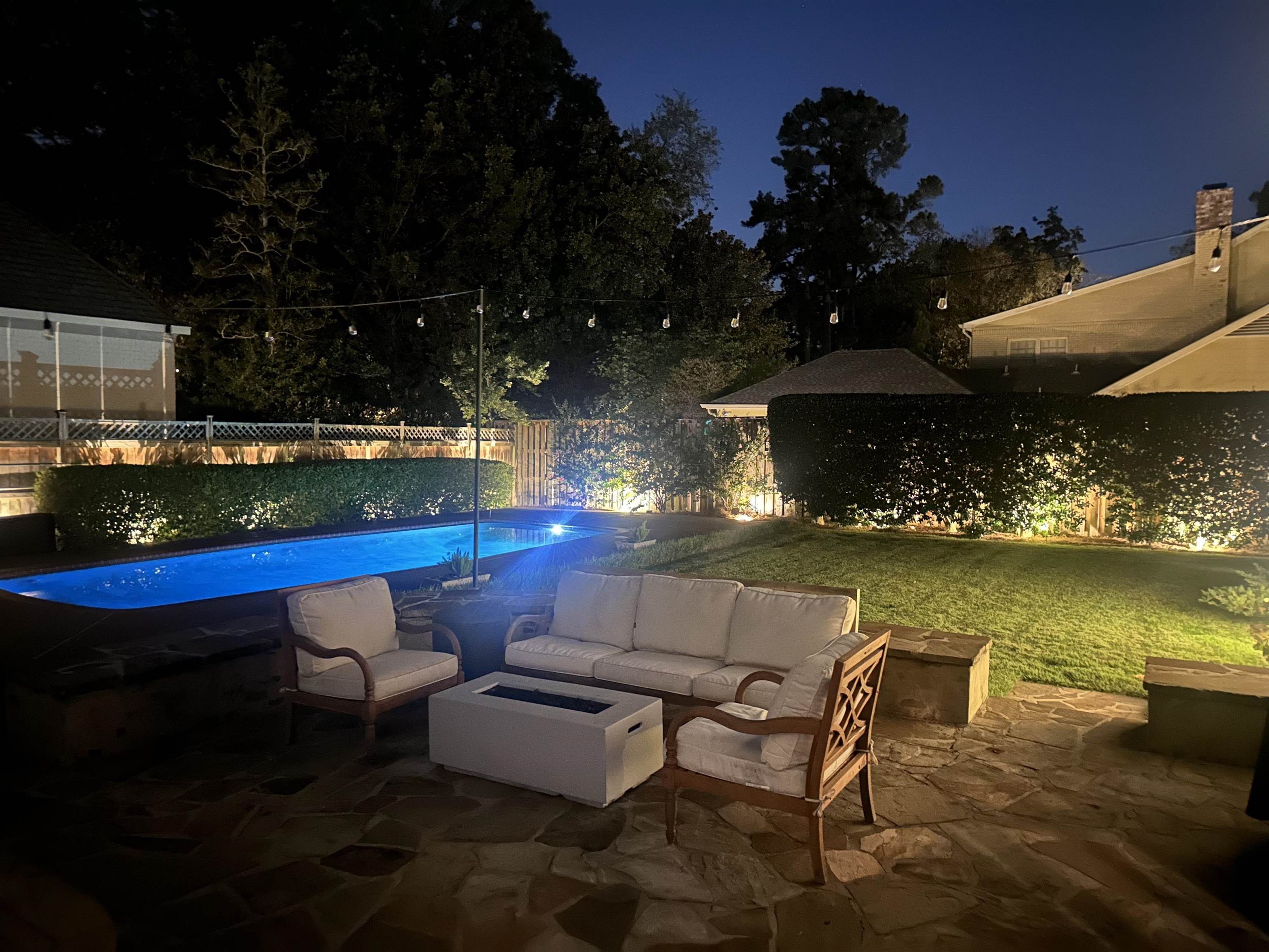 4414 Walnut Grove Road Memphis, TN 38117 - Photo 40 of 40 a view of swimming pool with outdoor seating