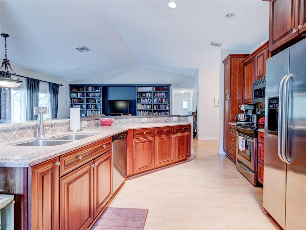 7517 Texas Trail Boca Raton, FL 33487 - Photo 11 of 32 Plenty of cabinet space