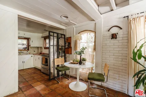 $1,100,000 | 437 Short Trail, Topanga, CA 90290