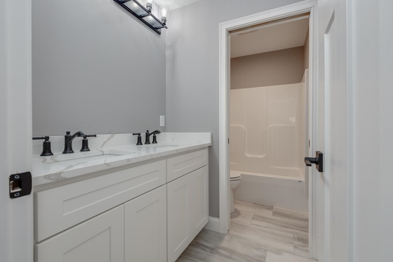 76 Lane Road Raymond, NH 03077 - Photo 10 of 29 Gallery Image 10
