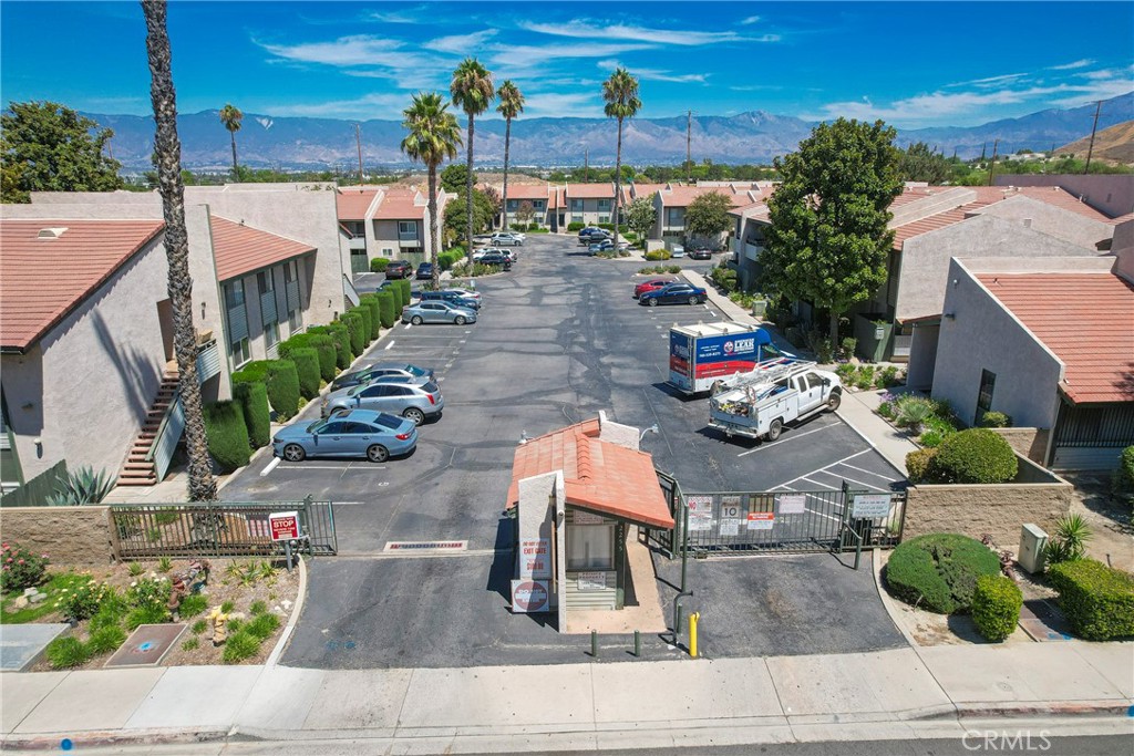 2255 Cahuilla Street, Unit 32 Colton, CA 92324 - Photo 28 of 35 a outdoor space with lots of car parked