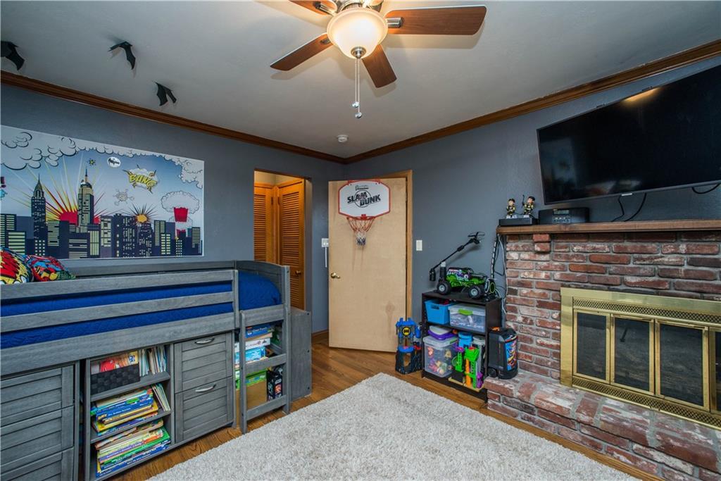 1030 Prospect Road Pittsburgh, PA 15227 - Photo 13 of 25 The second of 3 fireplaces!