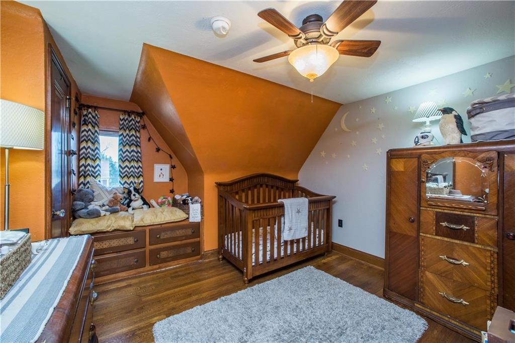 1030 Prospect Road Pittsburgh, PA 15227 - Photo 20 of 25 The 3rd bedrrom is full of charm and character complete with a window seat.