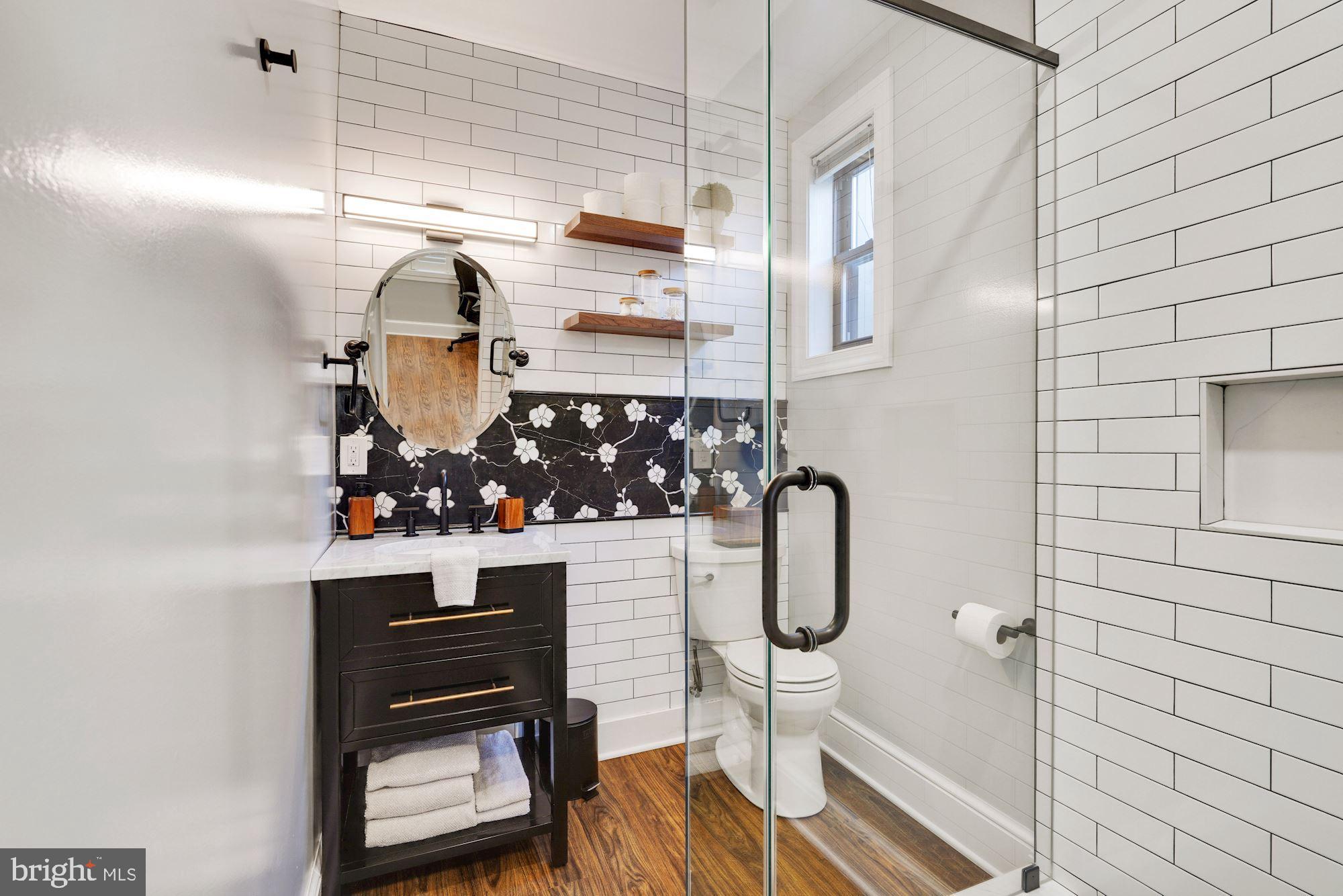 400 G Street Southeast Washington, DC 20003 - Photo 38 of 56 a bathroom with a bathtub