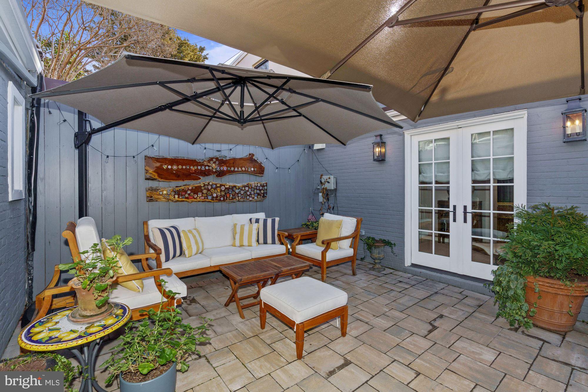 400 G Street Southeast Washington, DC 20003 - Photo 39 of 56 a outdoor living room with furniture and a potted plant