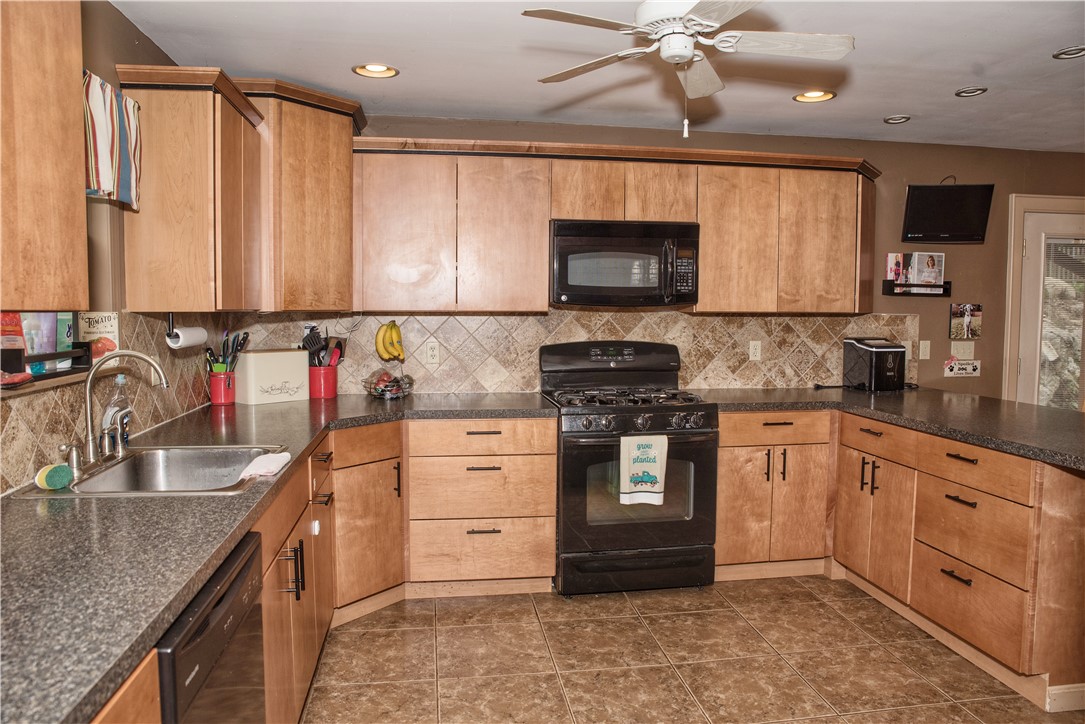 38 Wood Road Lincoln, RI 02865 - Photo 5 of 38