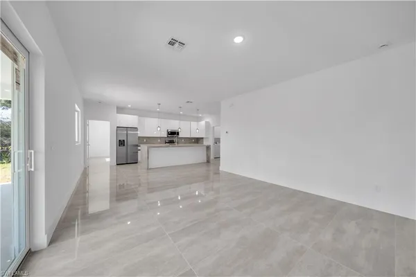 $2,900 | 1142 Dutchess Street East, Lehigh Acres, FL 33974