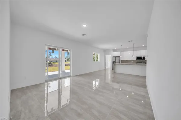 $2,900 | 1142 Dutchess Street East, Lehigh Acres, FL 33974