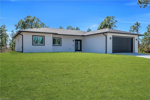 $2,900 | 1142 Dutchess Street East, Lehigh Acres, FL 33974