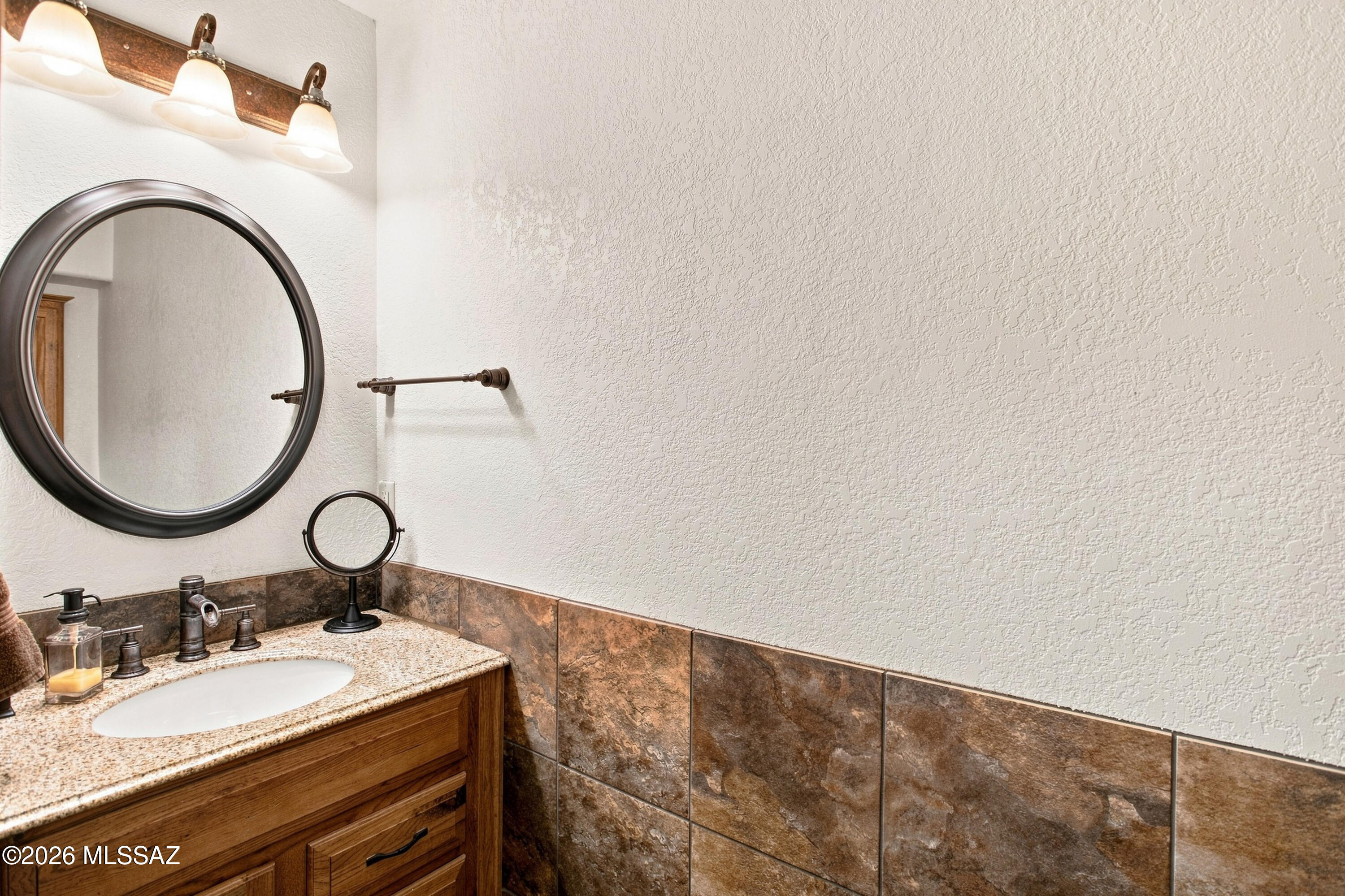 4895 Rim Spur Lakeside, AZ 85929 - Photo 19 of 35 Hall Bathroom 1