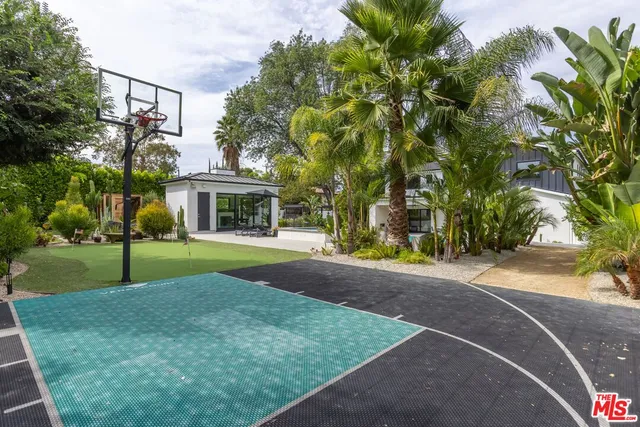 a view of outdoor space