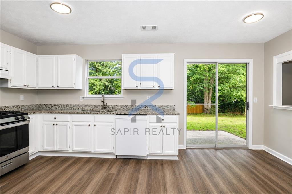 3848 Laurenhill Lane Decatur, GA 30034 - Photo 5 of 17
