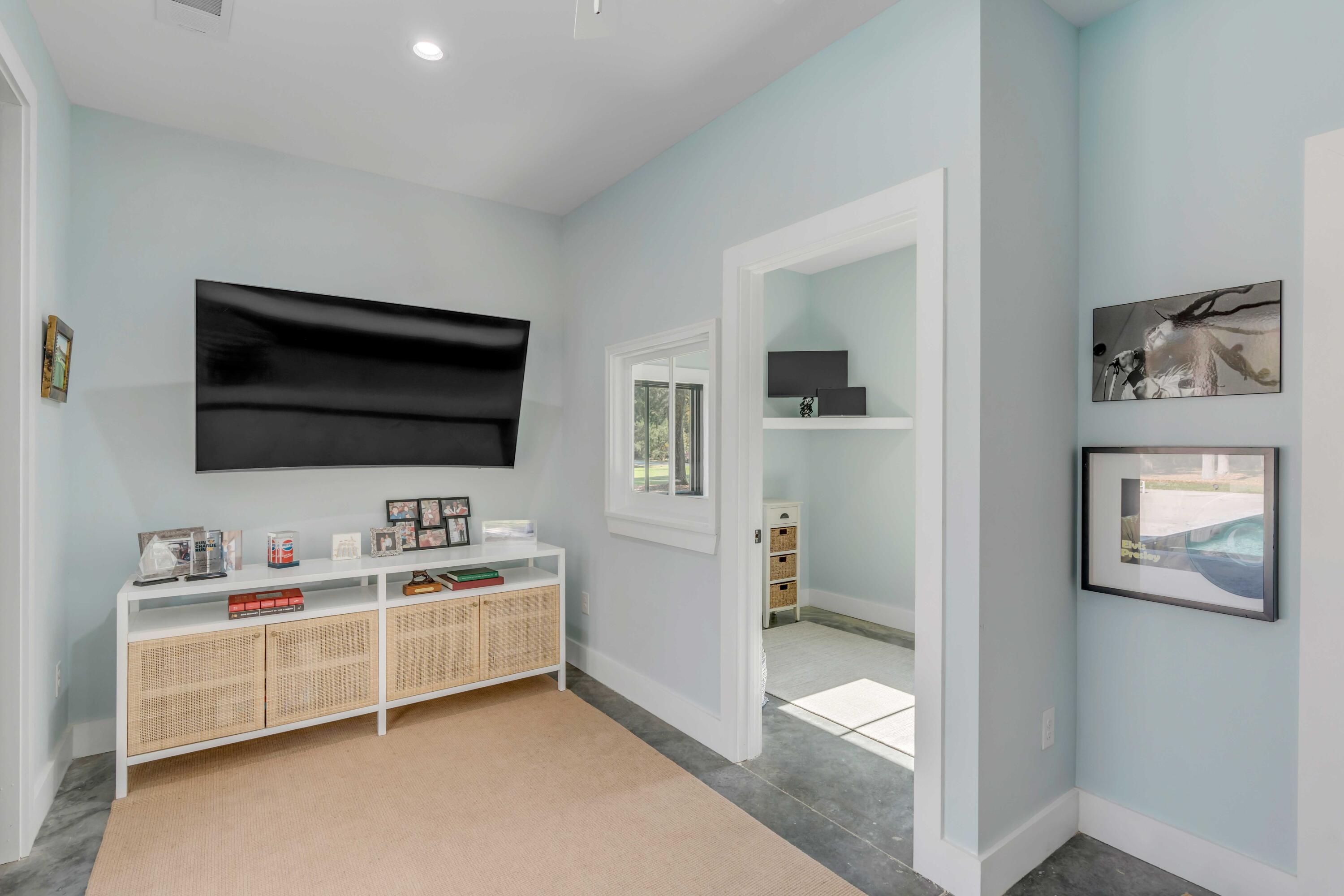 1426 Brecon Road Mount Pleasant, SC 29464 - Photo 41 of 57 Pool House Living Room