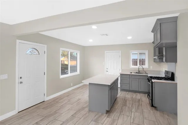 $3,500 | 5522 Silver Drive, Santa Ana, CA 92703