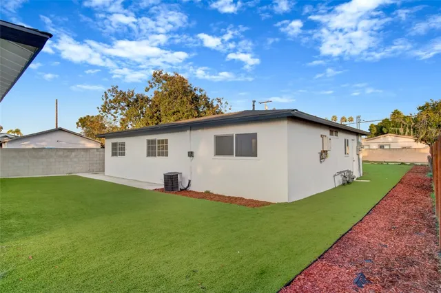 $3,500 | 5522 Silver Drive, Santa Ana, CA 92703