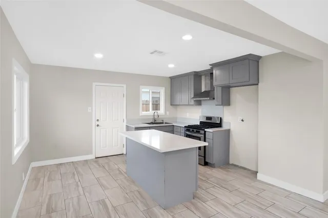 $3,500 | 5522 Silver Drive, Santa Ana, CA 92703