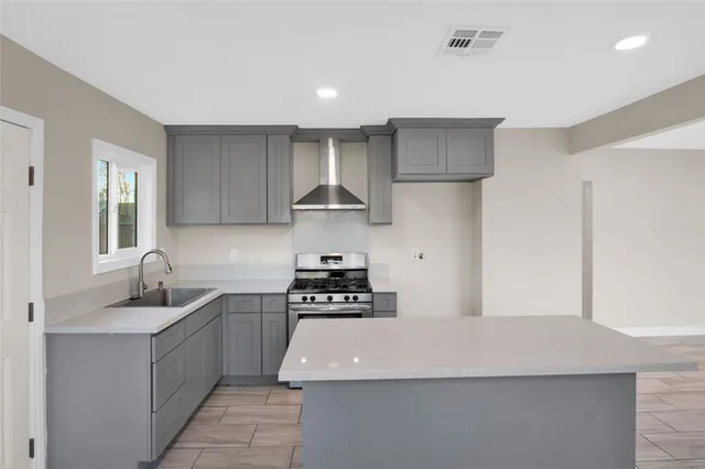 $3,500 | 5522 Silver Drive, Santa Ana, CA 92703