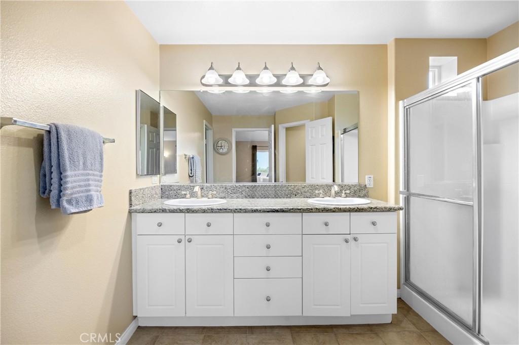 2802 Green River Road, Unit 101 Corona, CA 92882 - Photo 10 of 31 Primary Ensuite Bathroom