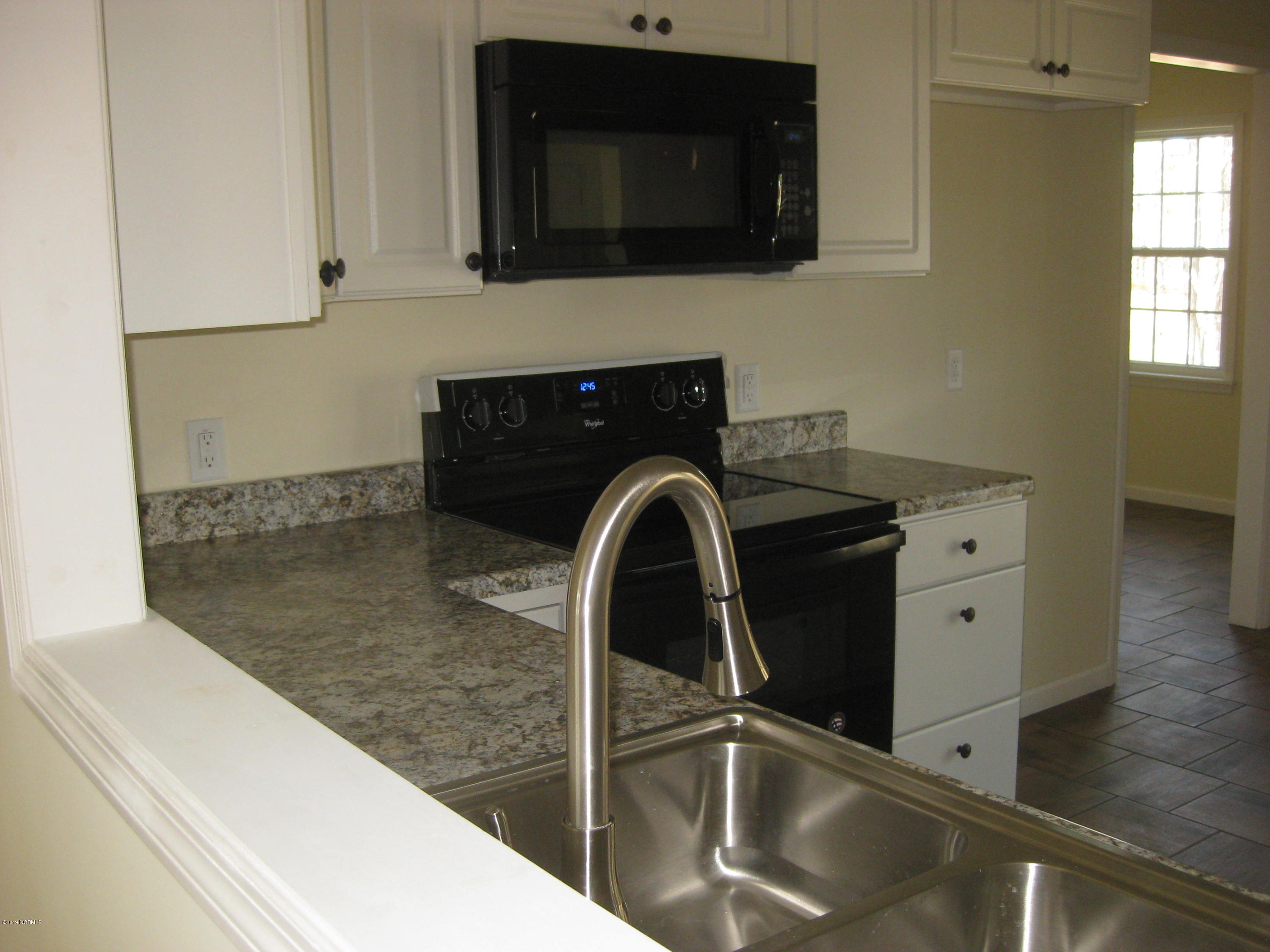 122 Crystal Road Boiling Spring Lakes, NC 28461 - Photo 5 of 43 IMG_0406