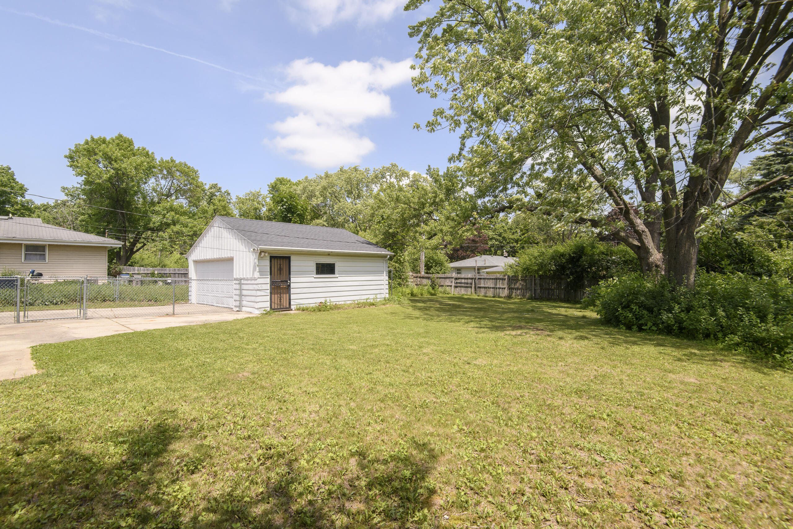 7016 North 86th Street Milwaukee, WI 53224 - Photo 20 of 40 Back yard