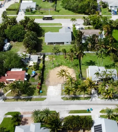 $449,000 | 647 Northeast 9th Avenue, Boynton Beach, FL 33435
