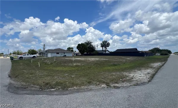 $99,900 | 19 Northeast 9th Place, Cape Coral, FL 33909