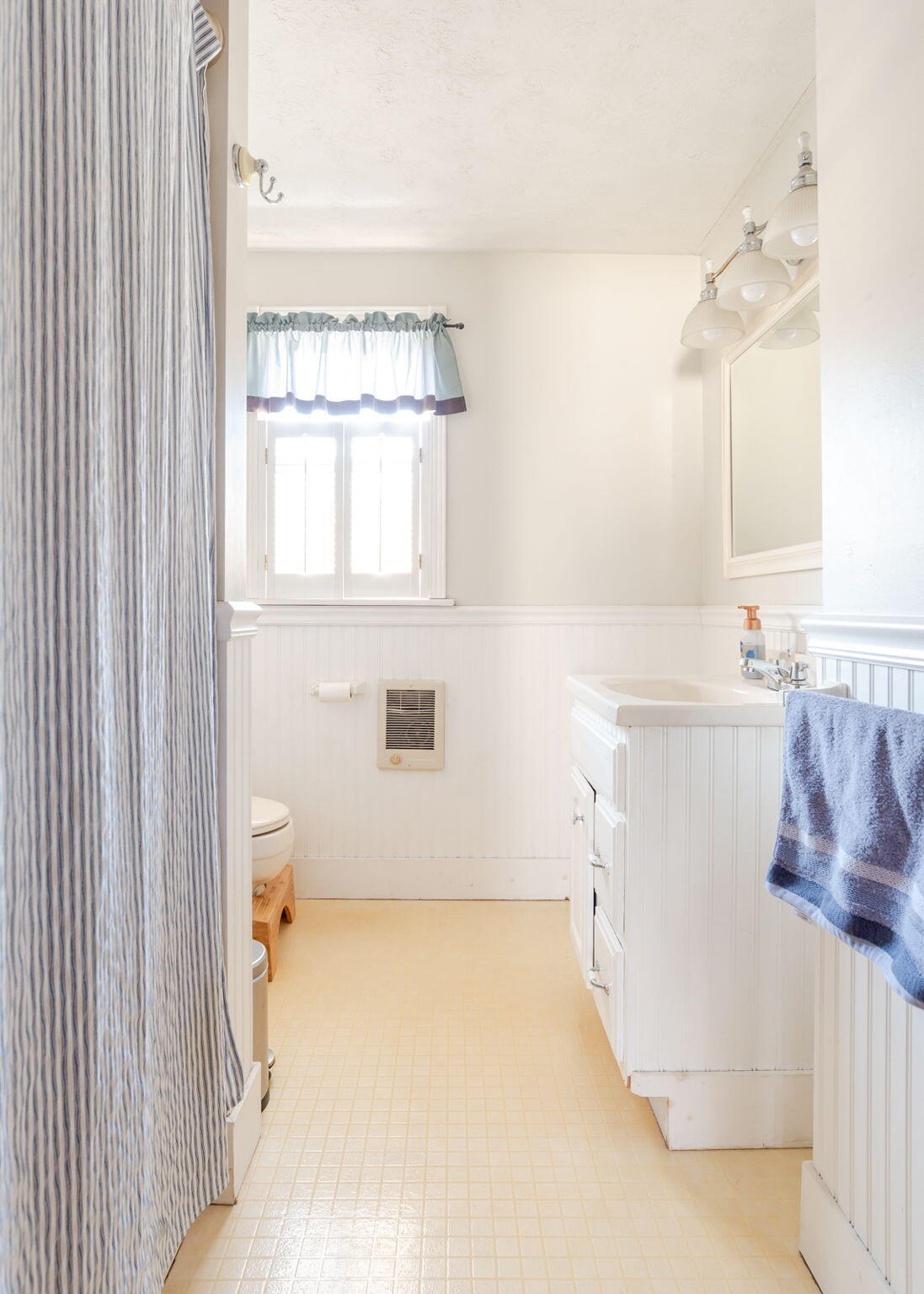 35 Jones Street Auburn, ME 04210 - Photo 24 of 38 Upstairs bathroom
