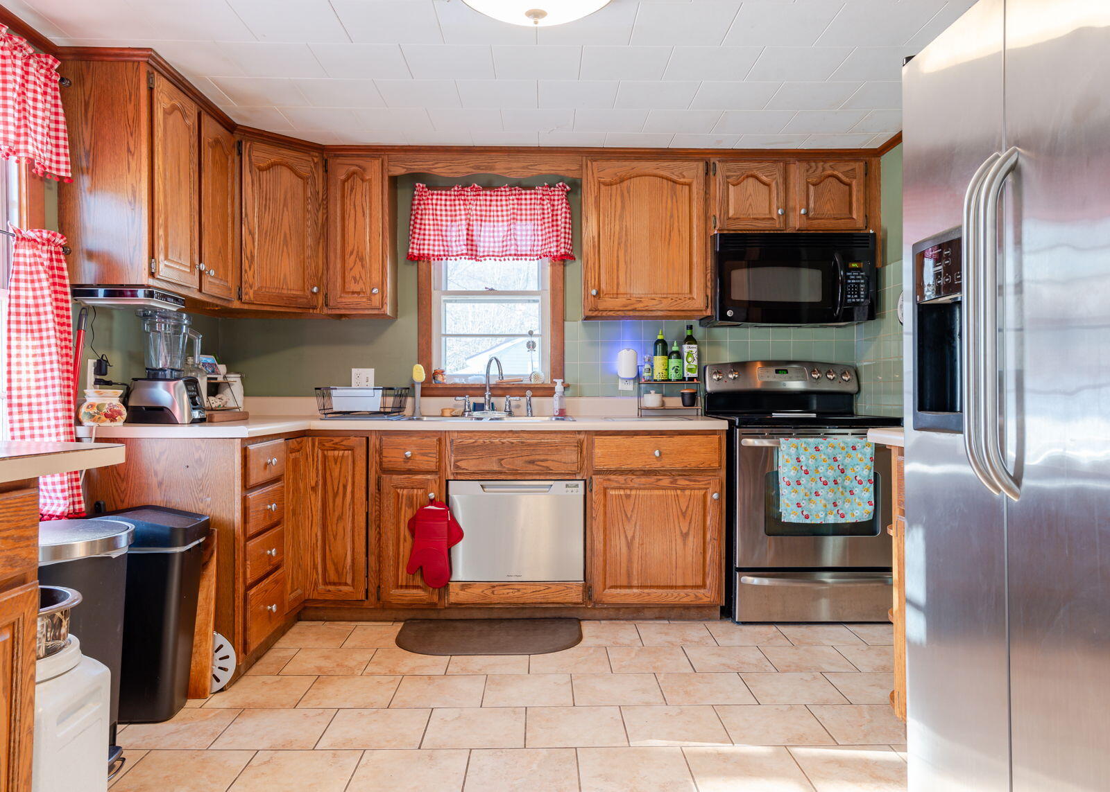 35 Jones Street Auburn, ME 04210 - Photo 3 of 38 Kitchen