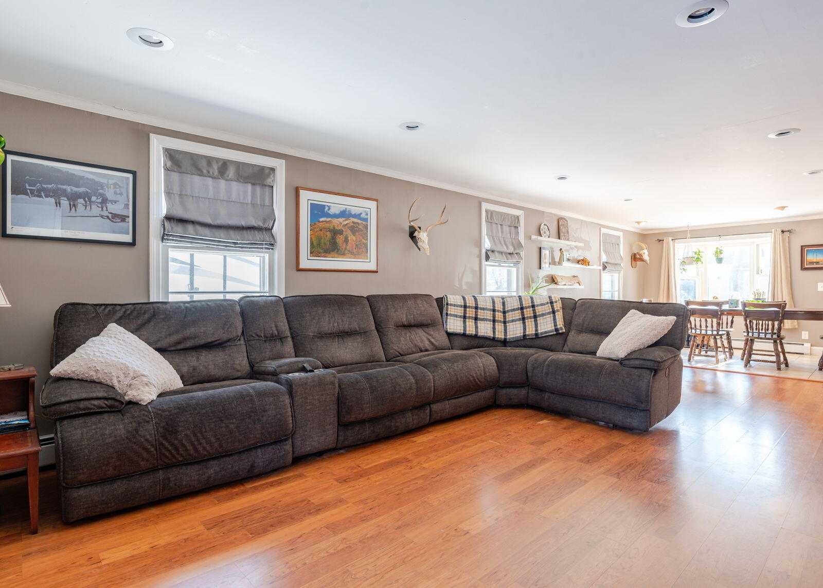 35 Jones Street Auburn, ME 04210 - Photo 10 of 38 Living Room