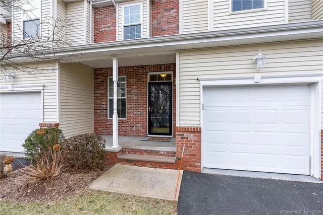 $2,900 | 6 Rhodora Terrace, Unit 6, Windsor, CT 06095