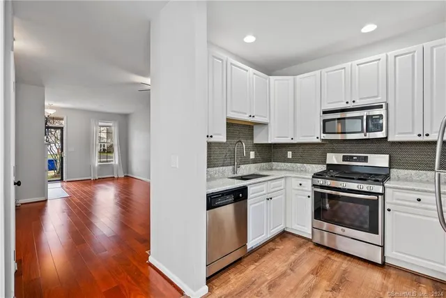 $2,900 | 6 Rhodora Terrace, Unit 6, Windsor, CT 06095