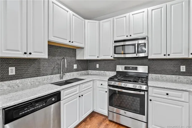 $2,900 | 6 Rhodora Terrace, Unit 6, Windsor, CT 06095