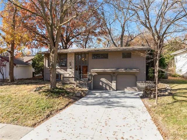 $350,000 | 9344 Hardy Street, Overland Park, KS 66212