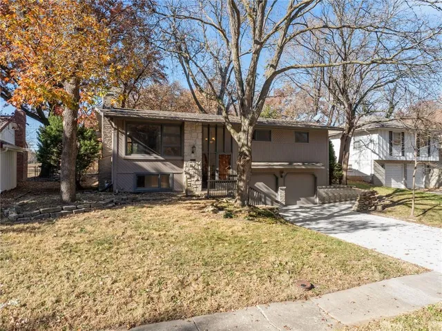$350,000 | 9344 Hardy Street, Overland Park, KS 66212