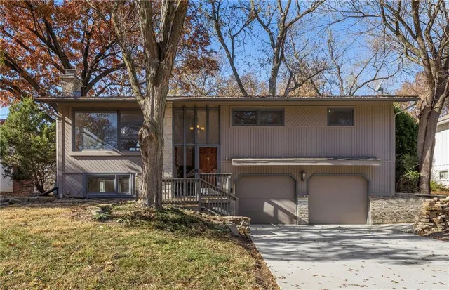 $350,000 | 9344 Hardy Street, Overland Park, KS 66212