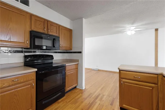 $350,000 | 9344 Hardy Street, Overland Park, KS 66212