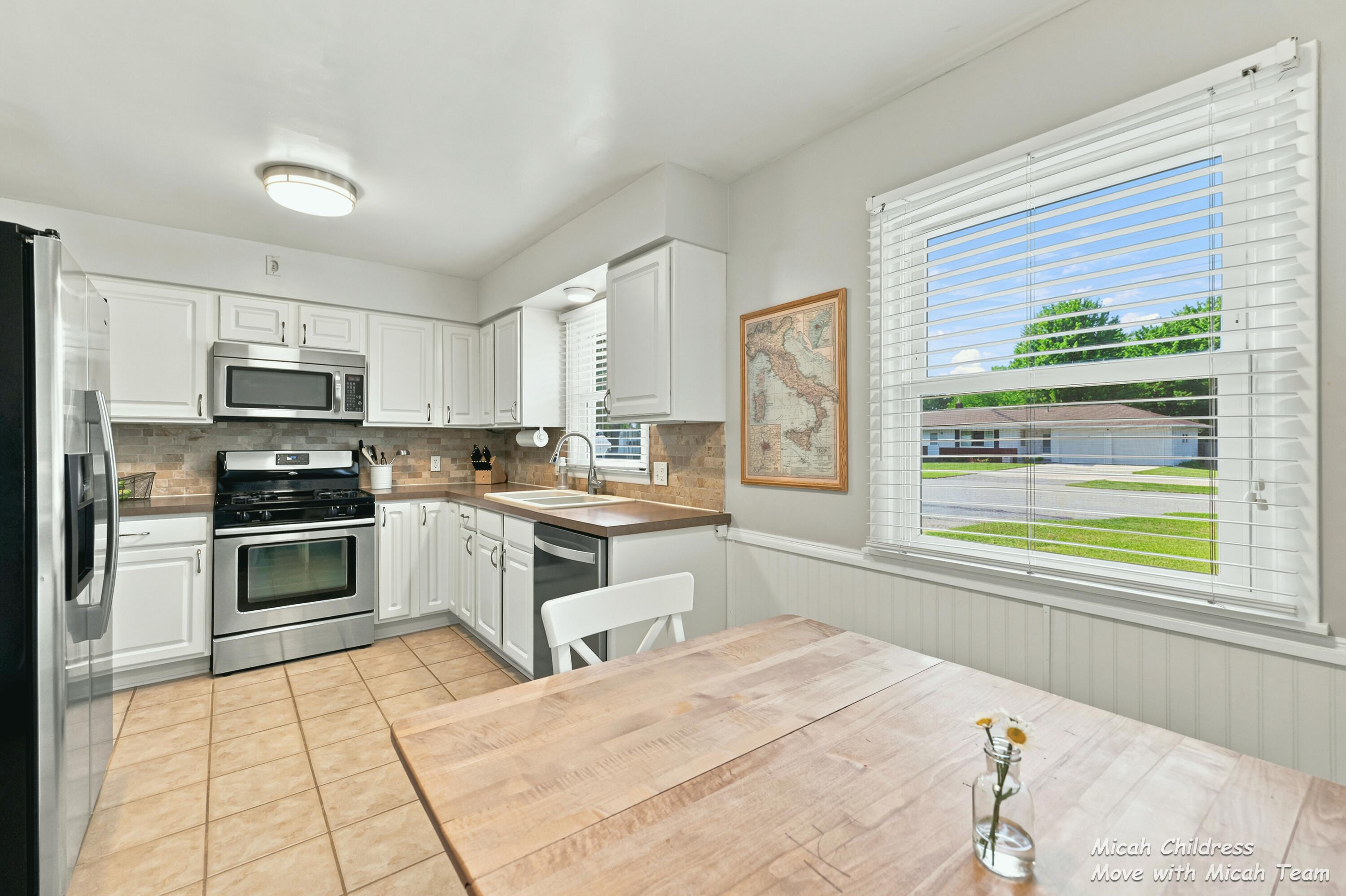 2048 Tulip Lane Jenison, MI 49428 - Photo 8 of 35 2048 tulip ln_038