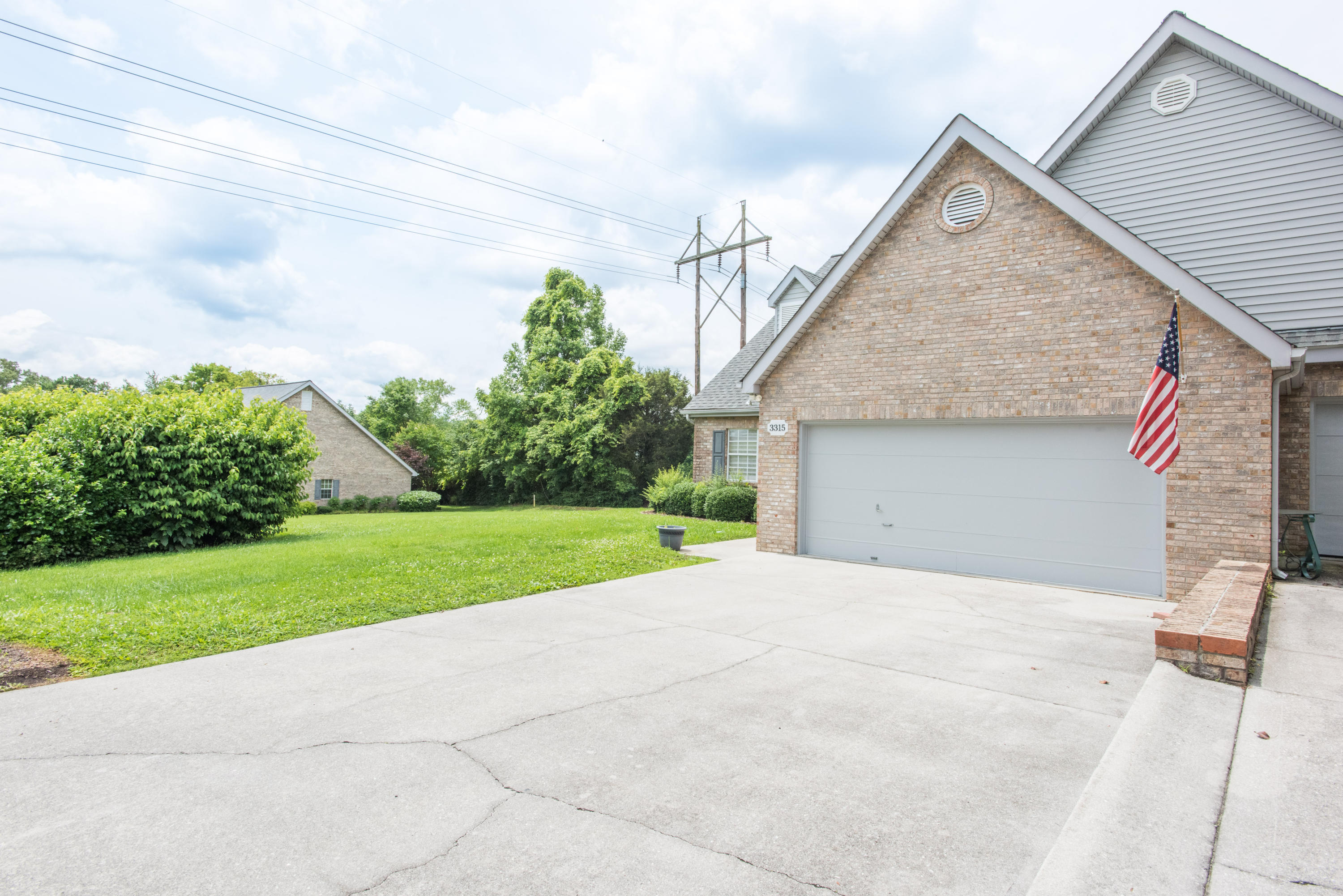 3315 Laurel View Road Knoxville, TN 37917 - Photo 3 of 25 3315 LaurelView-003