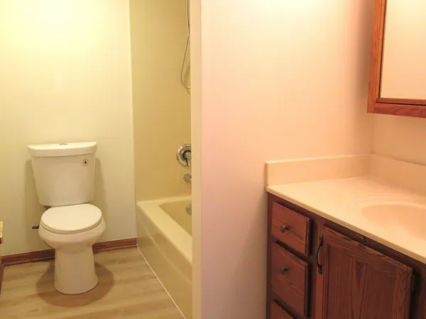 $294,900 | 910 Thornwood Drive, Unit 910, St. Charles, IL 60174