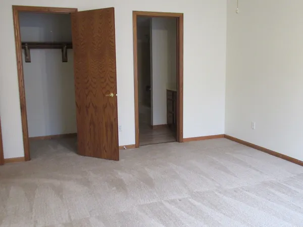 $294,900 | 910 Thornwood Drive, Unit 910, St. Charles, IL 60174