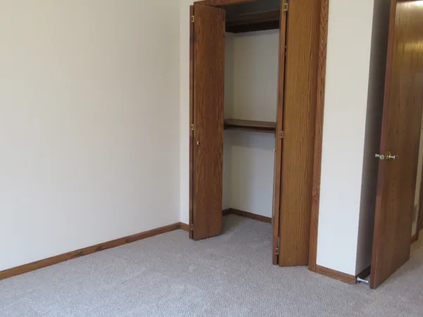 $294,900 | 910 Thornwood Drive, Unit 910, St. Charles, IL 60174