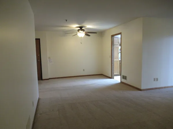 $294,900 | 910 Thornwood Drive, Unit 910, St. Charles, IL 60174
