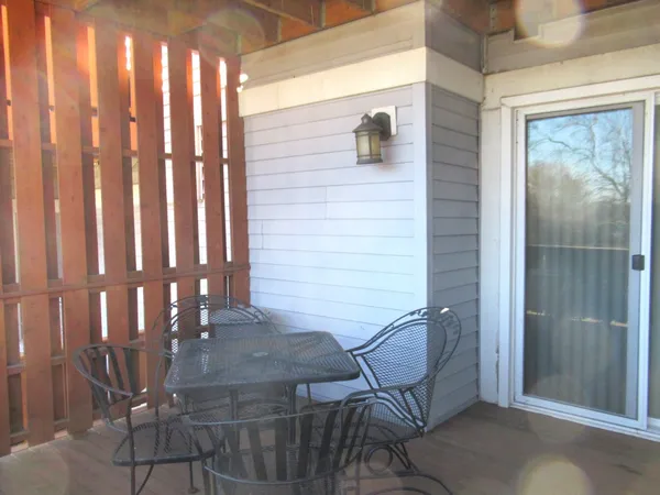 $294,900 | 910 Thornwood Drive, Unit 910, St. Charles, IL 60174